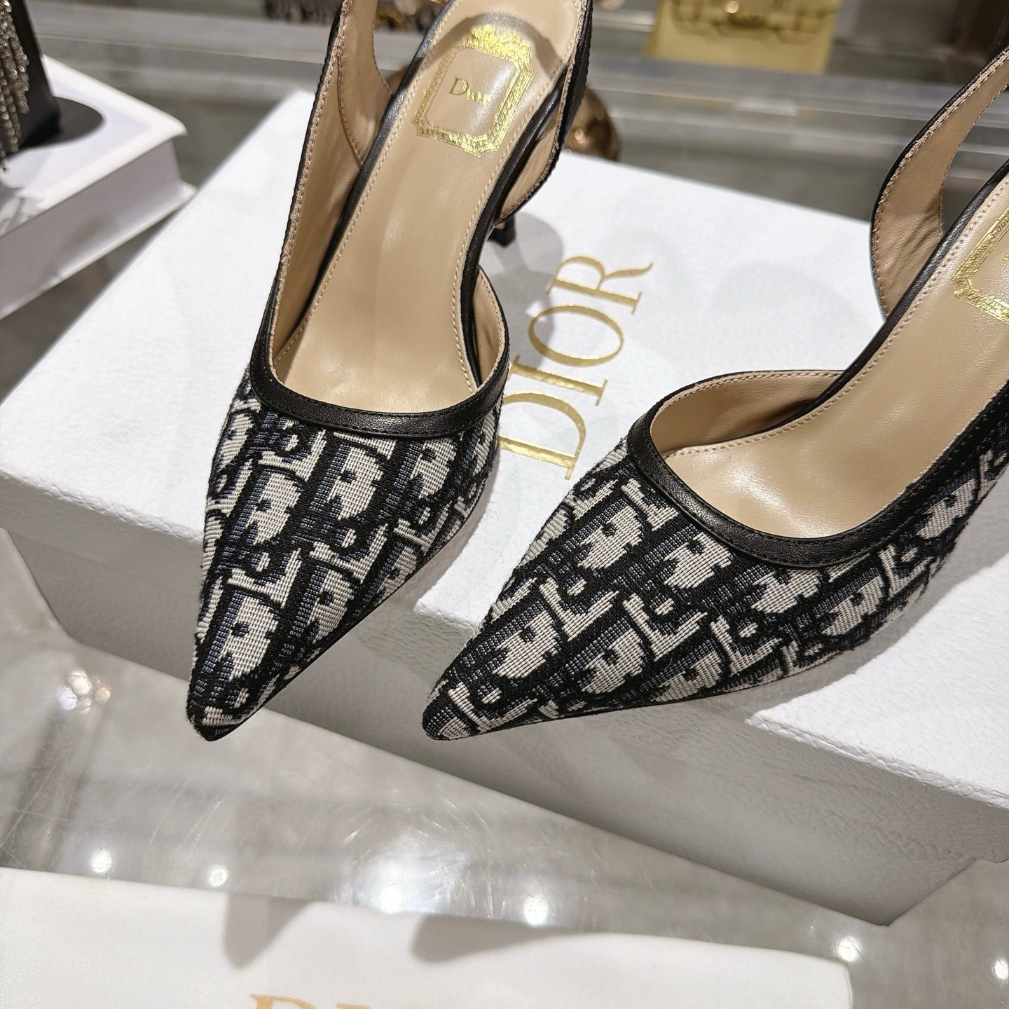 Oblique Pumps