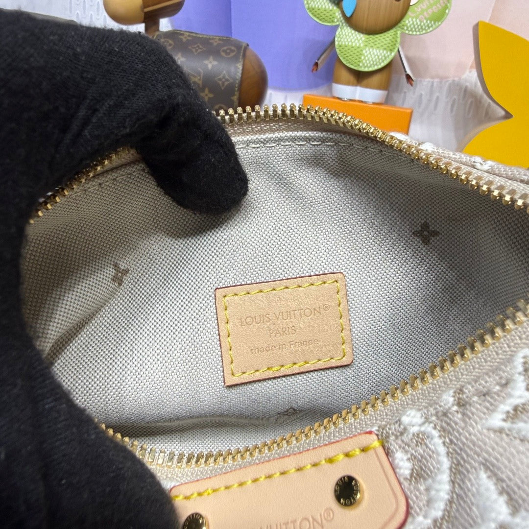 Hills Pochette