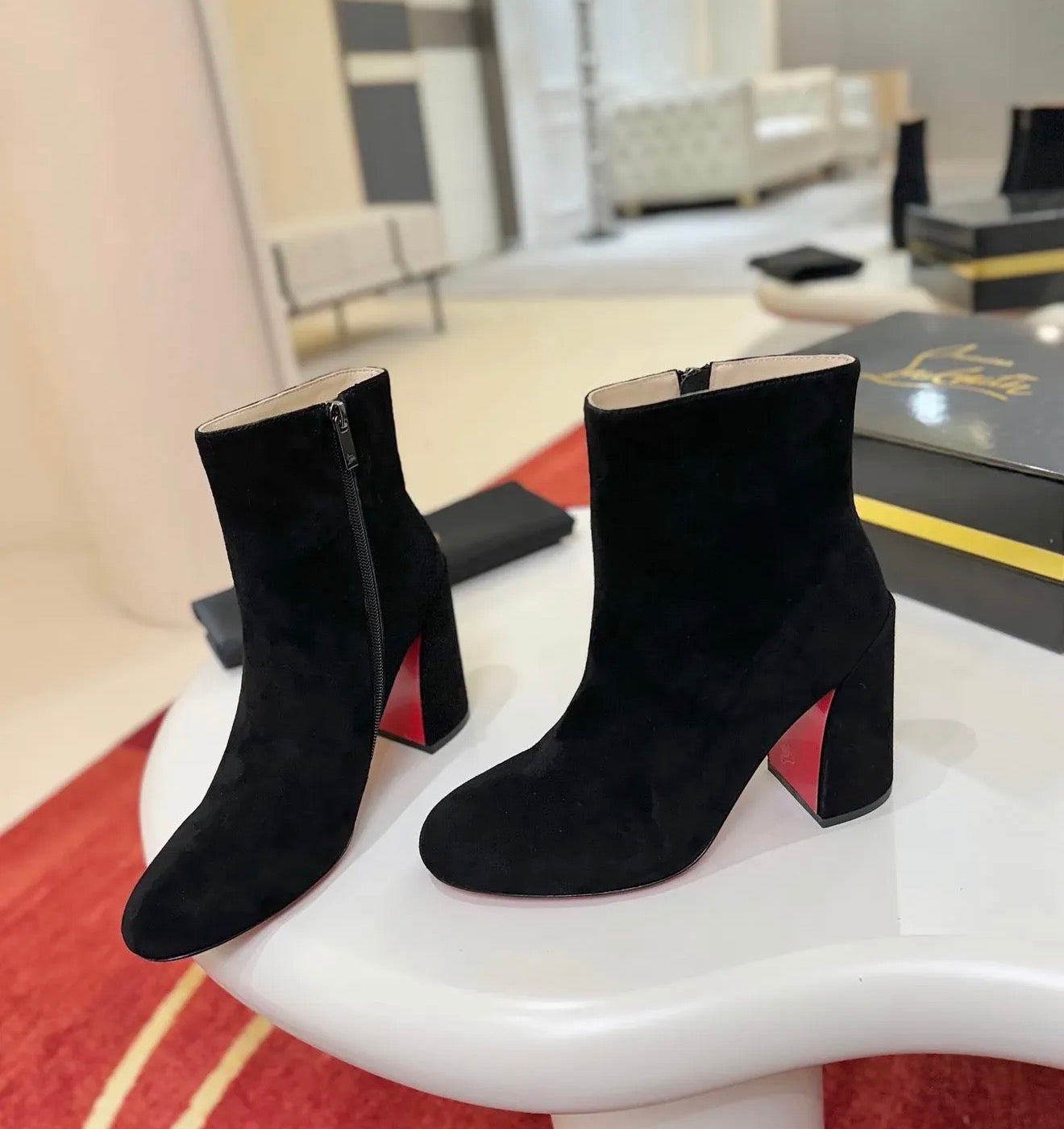 Logo Boots