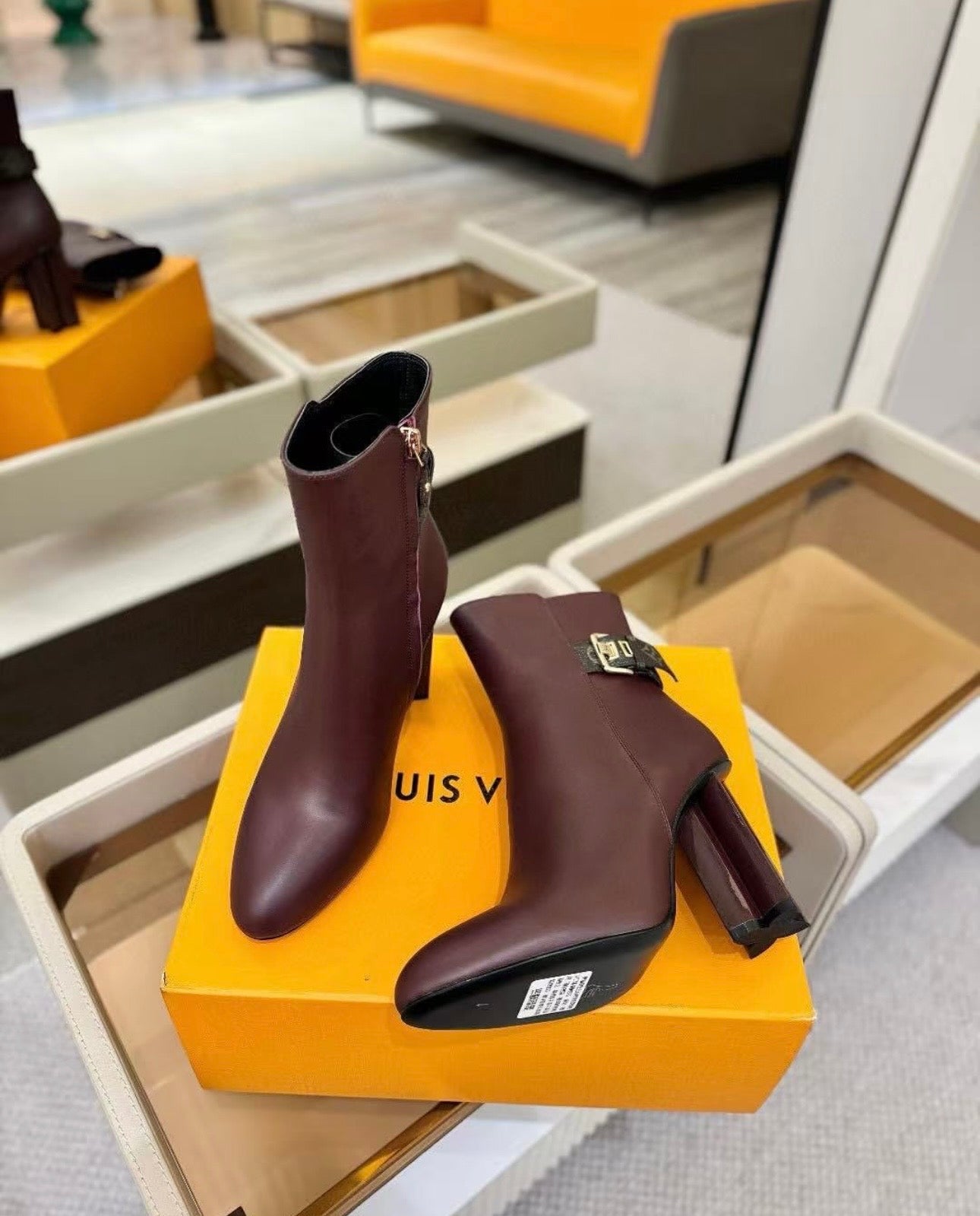 Silhouette Boots