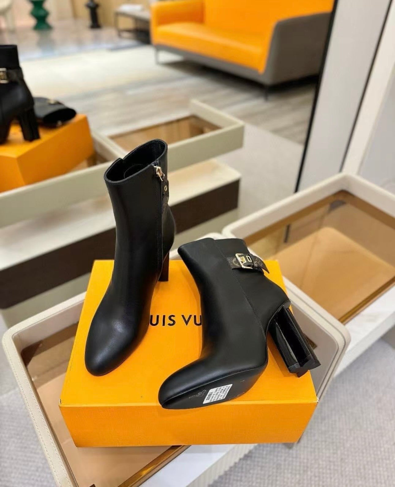 Silhouette Boots