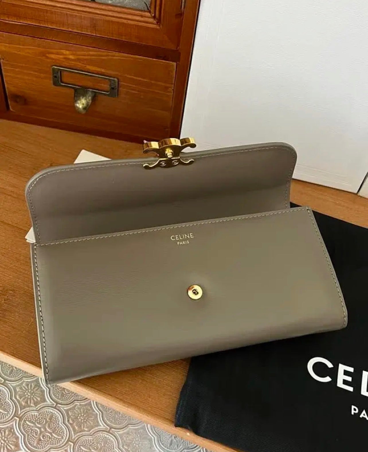 Triomphe Purse