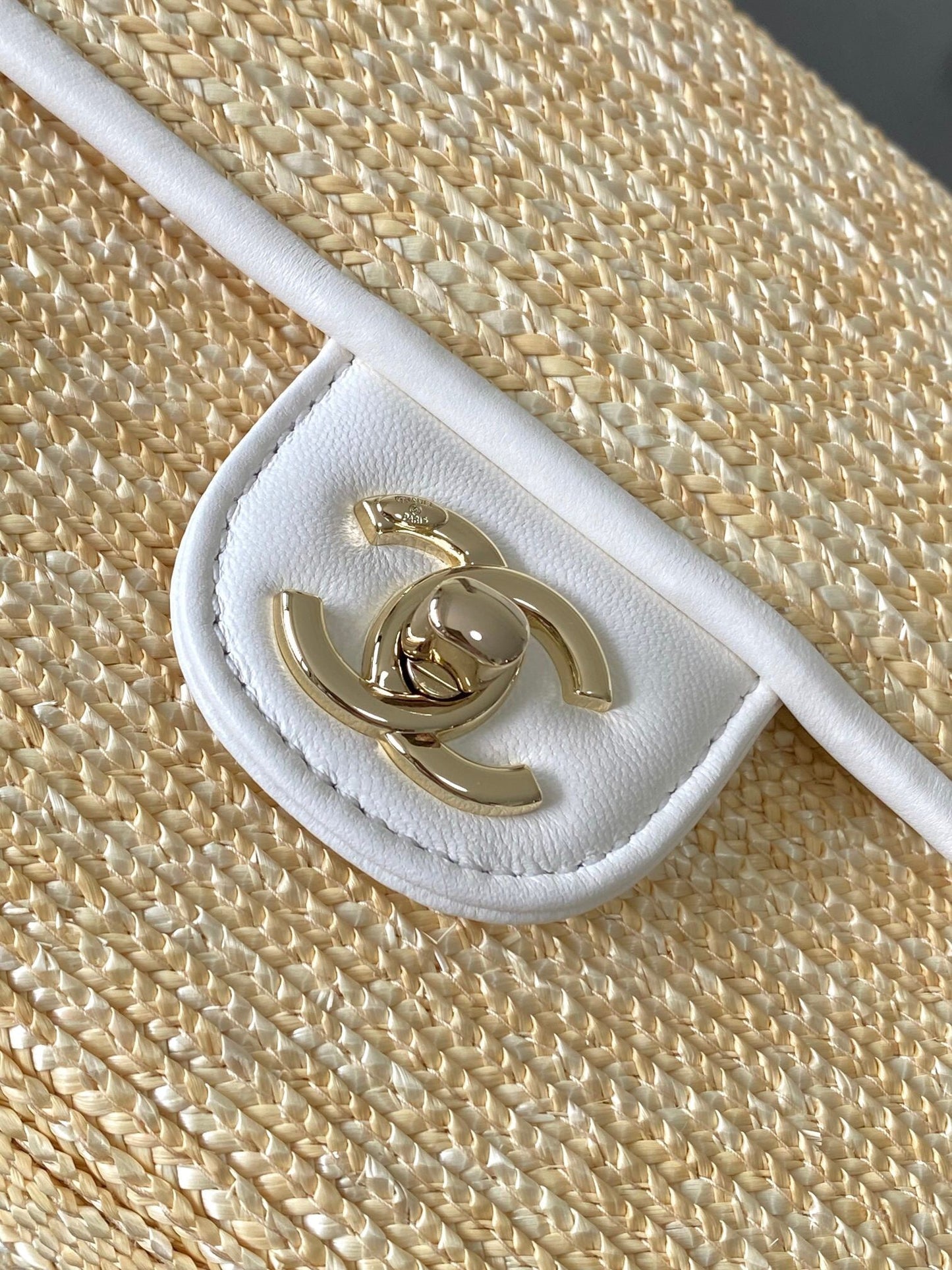 Classic Flap Raffia