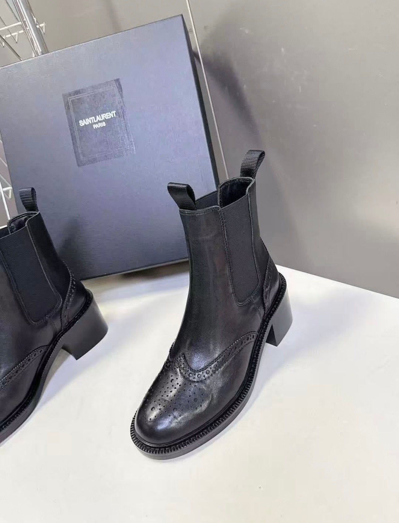 Logo Boots