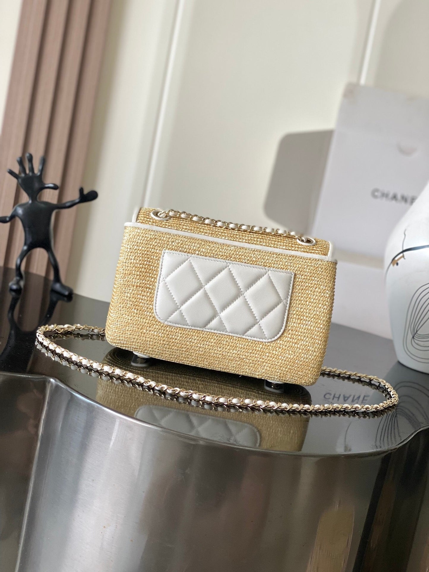 Classic Flap Raffia