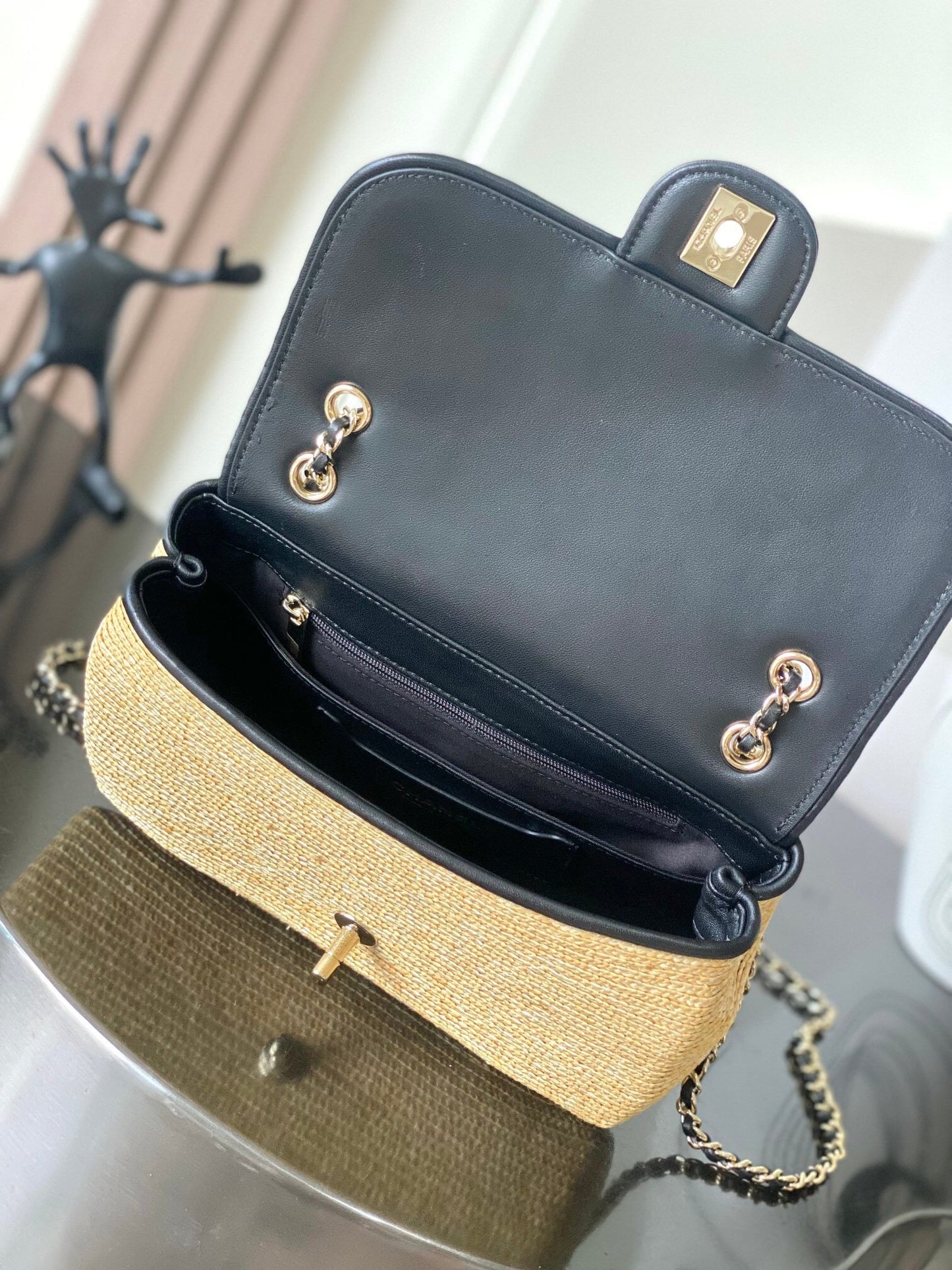 Classic Flap Raffia