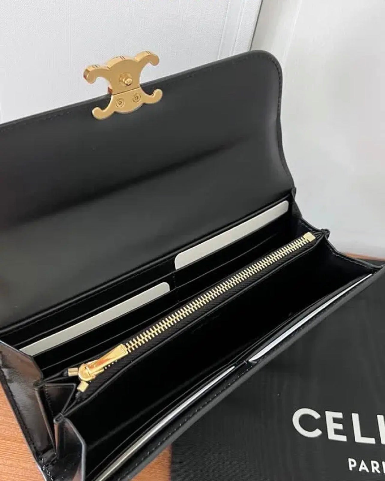 Triomphe Purse