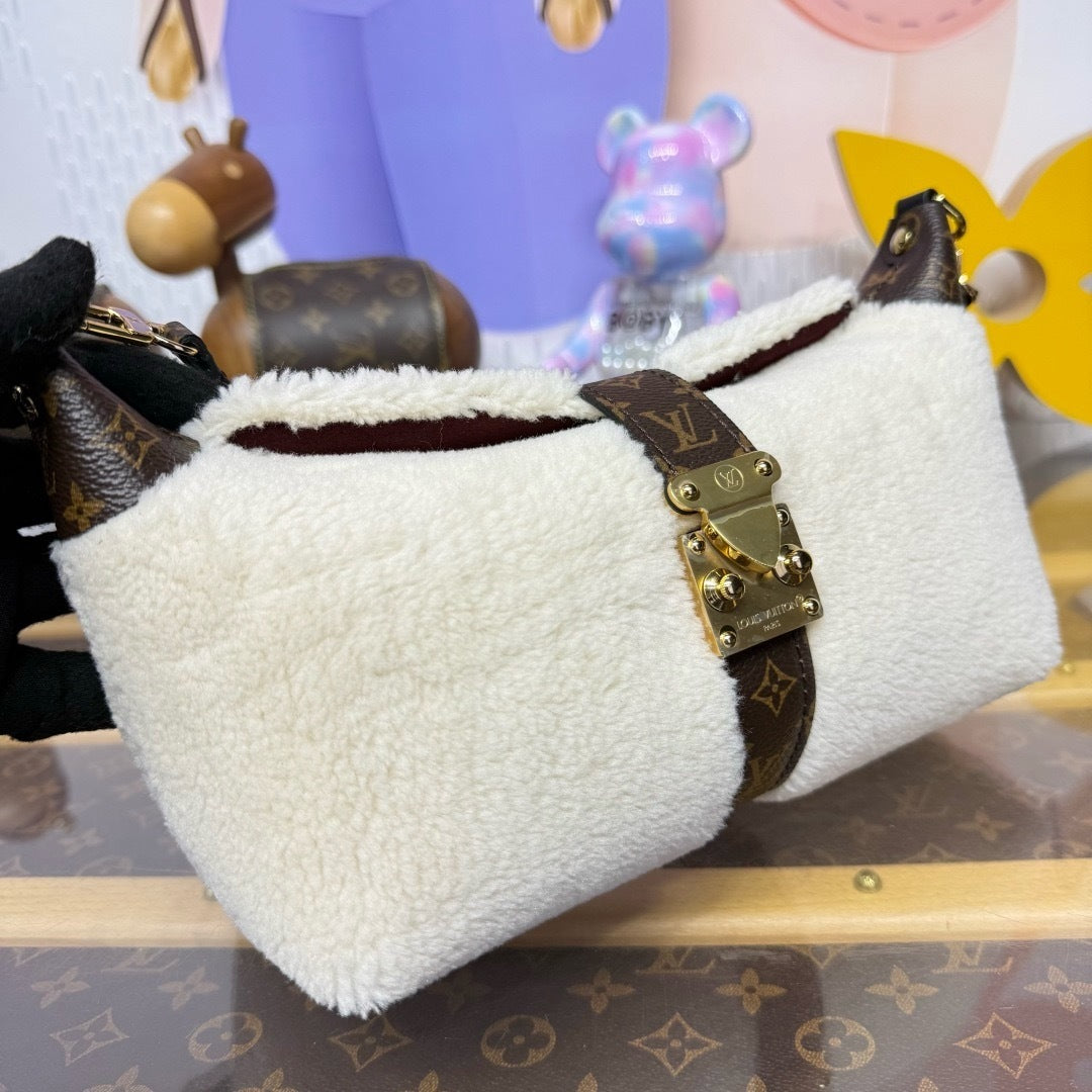 Pochette Mia
