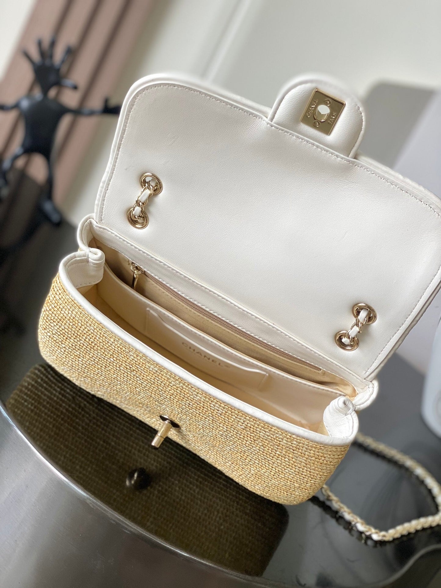 Classic Flap Raffia