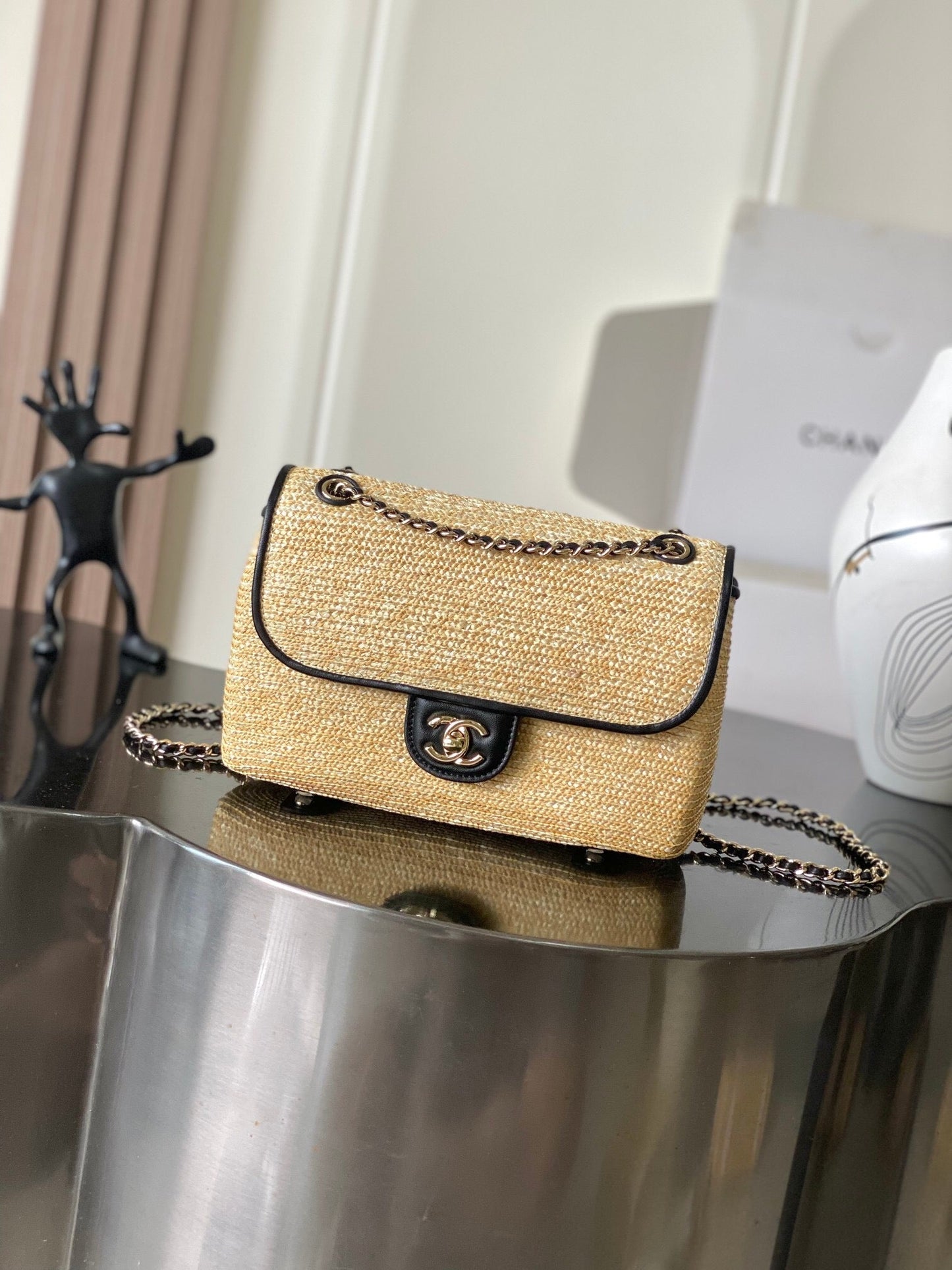 Classic Flap Raffia