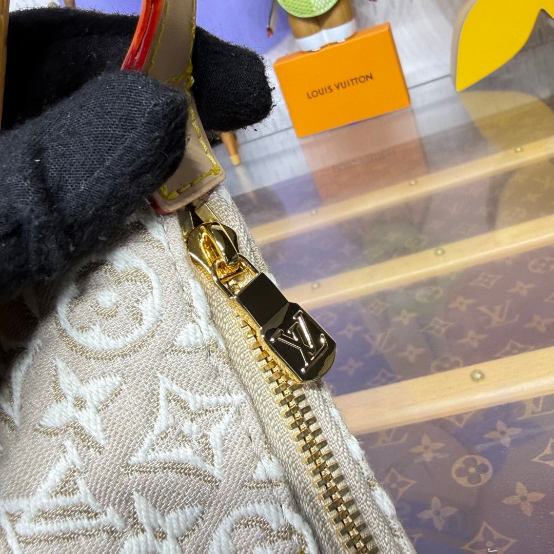 Hills Pochette