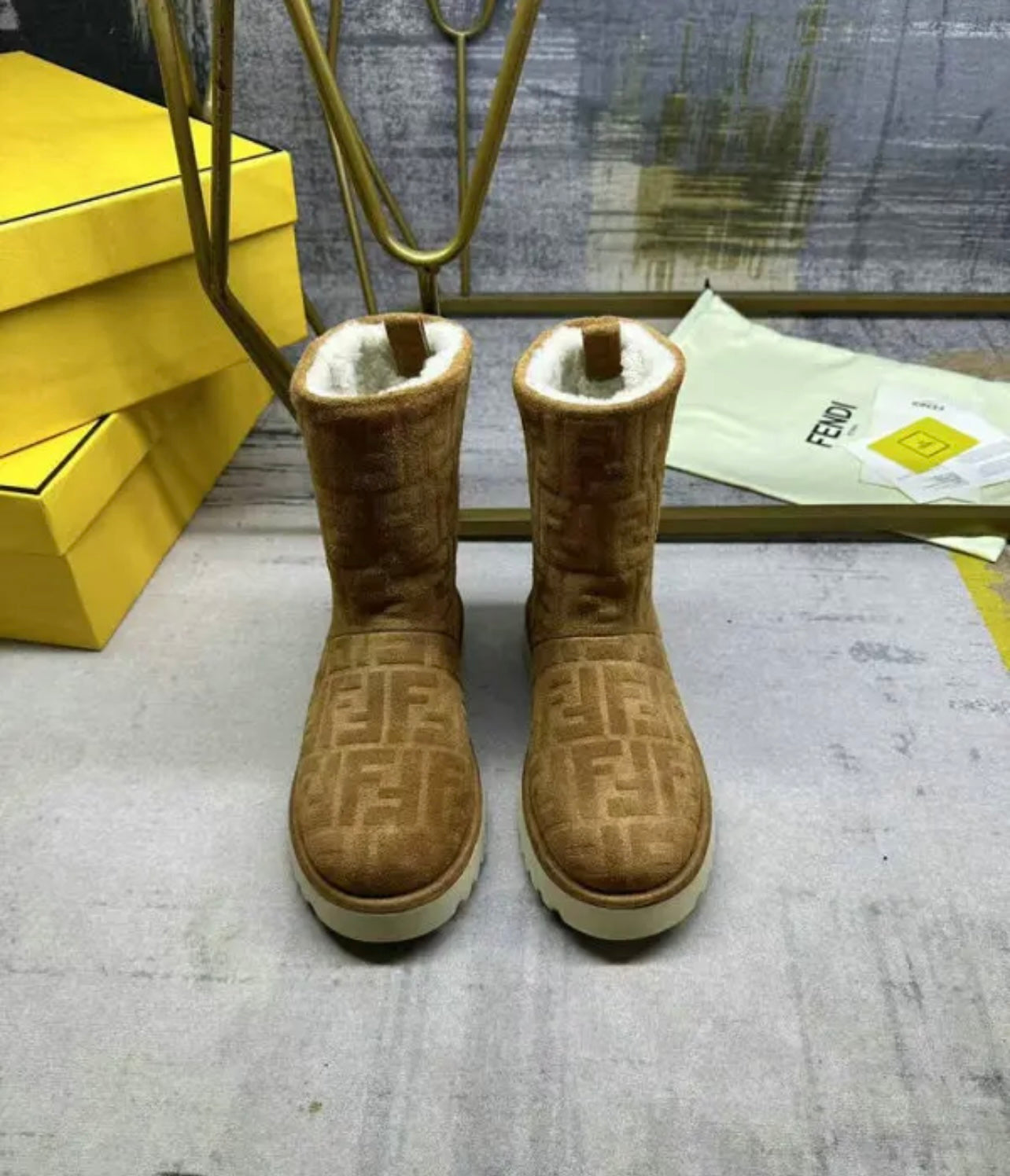 Logo Boots