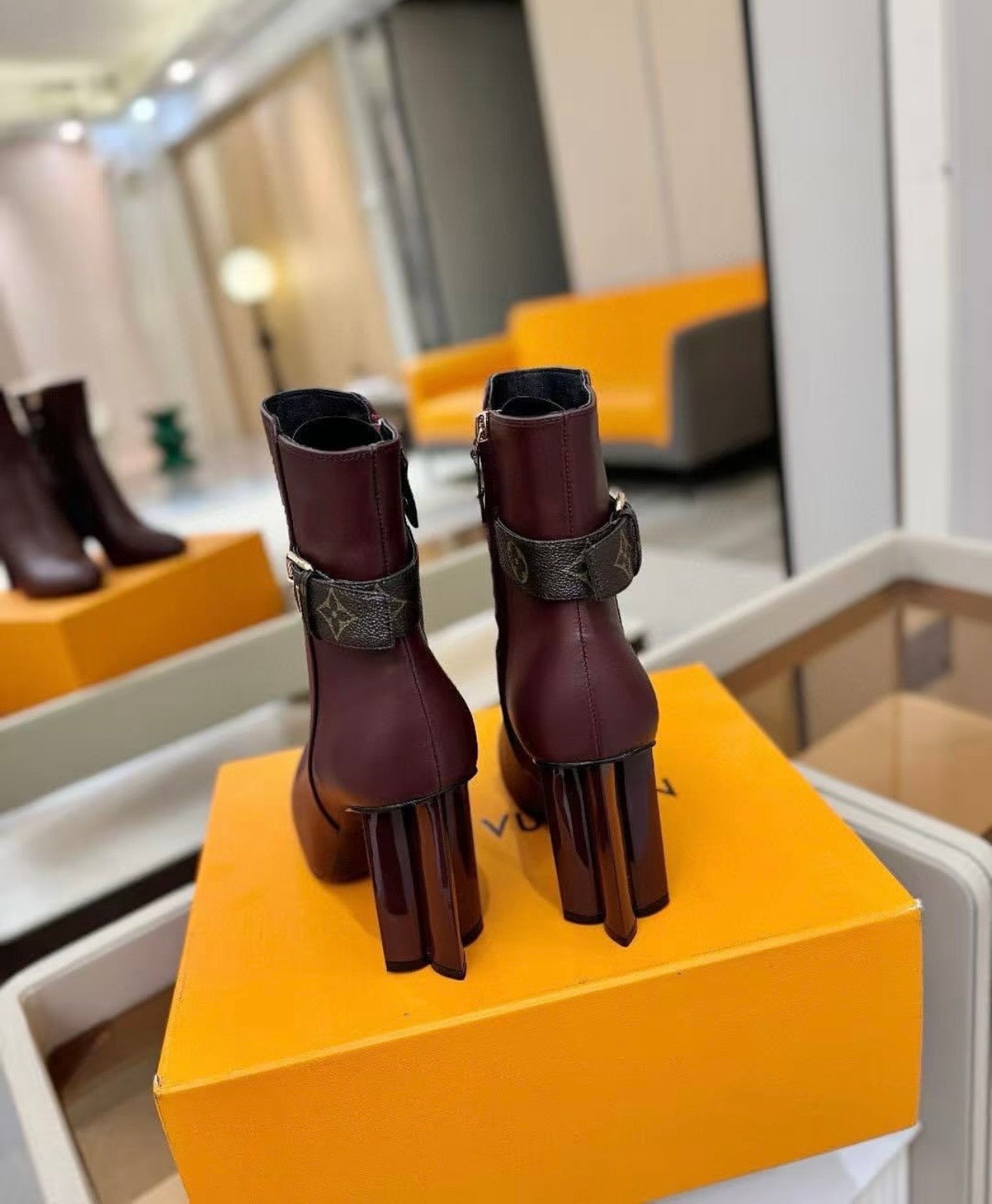 Silhouette Boots