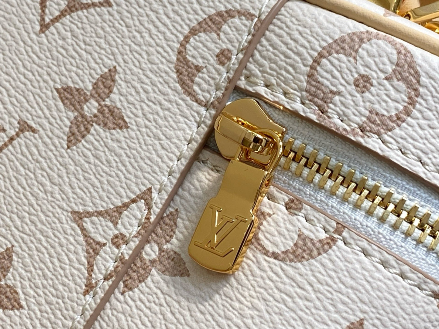 Vanity Chain Pouch