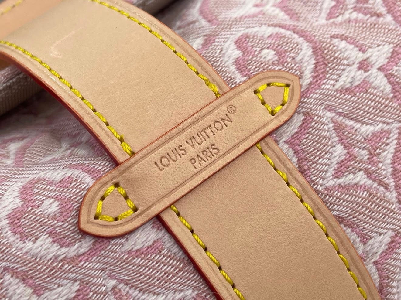 Pochette Mia