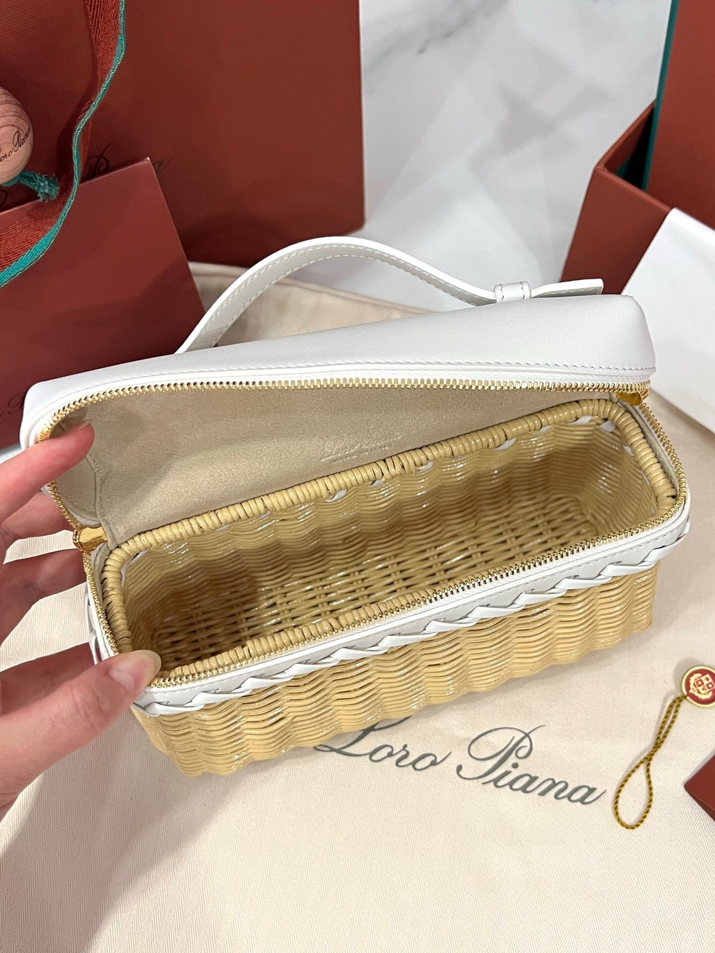 Extra Wicker Bag