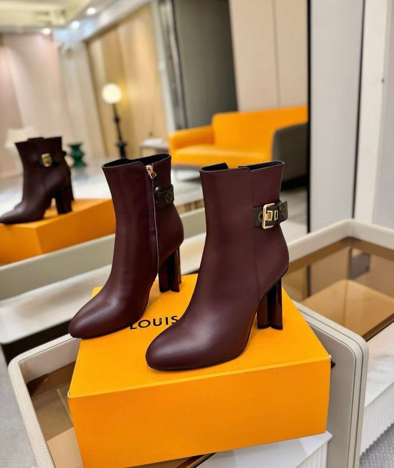 Silhouette Boots