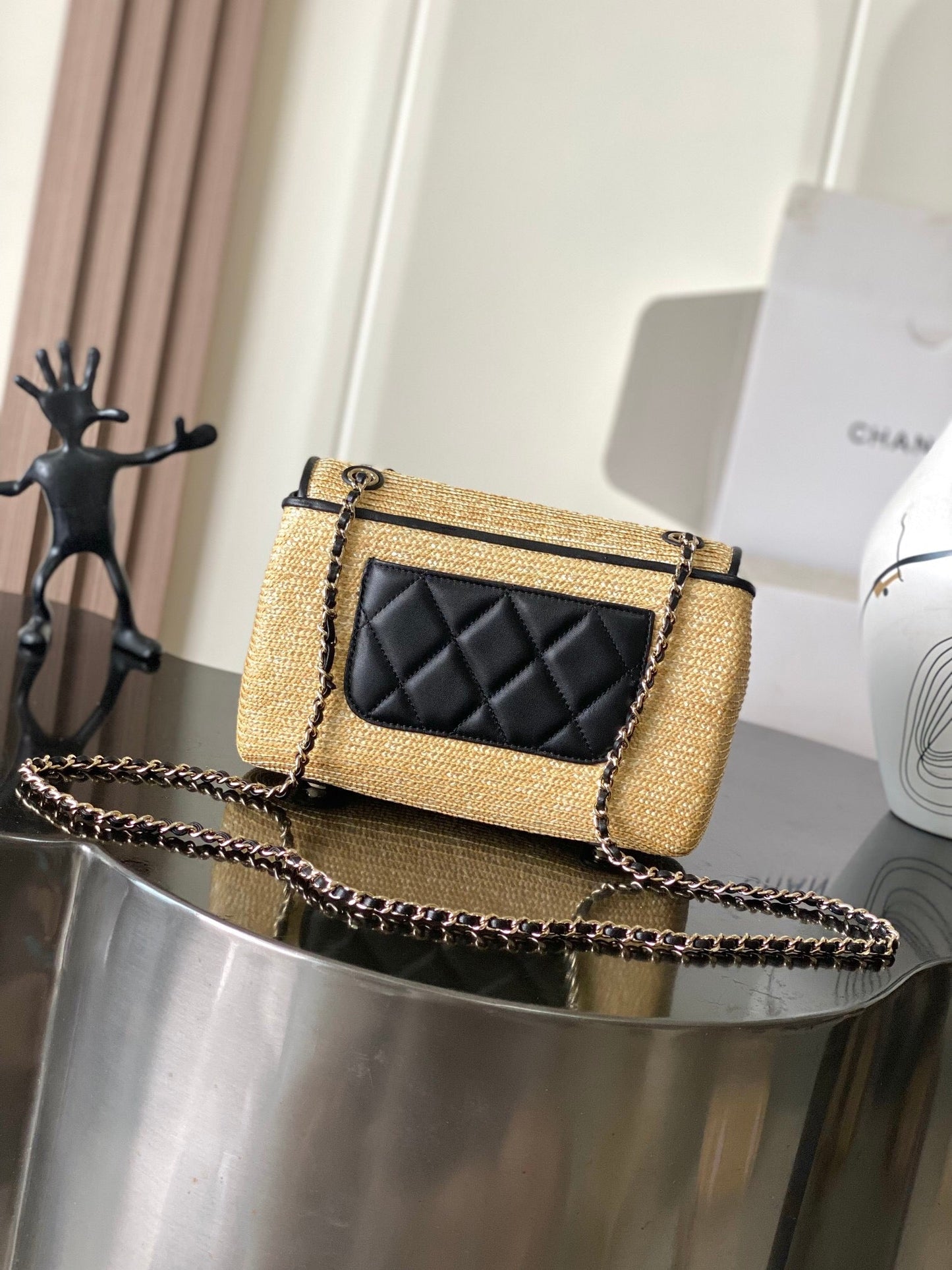 Classic Flap Raffia