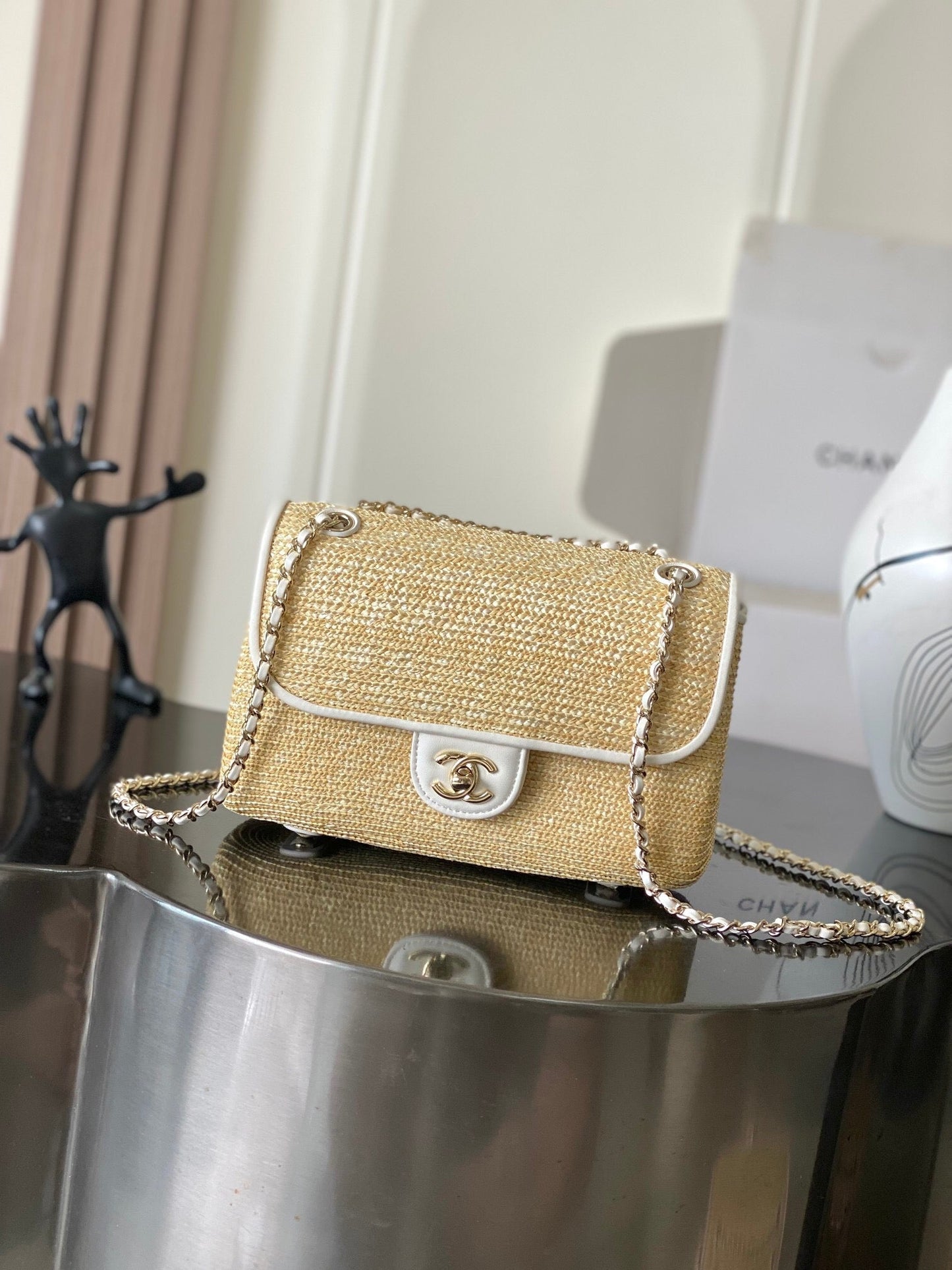 Classic Flap Raffia