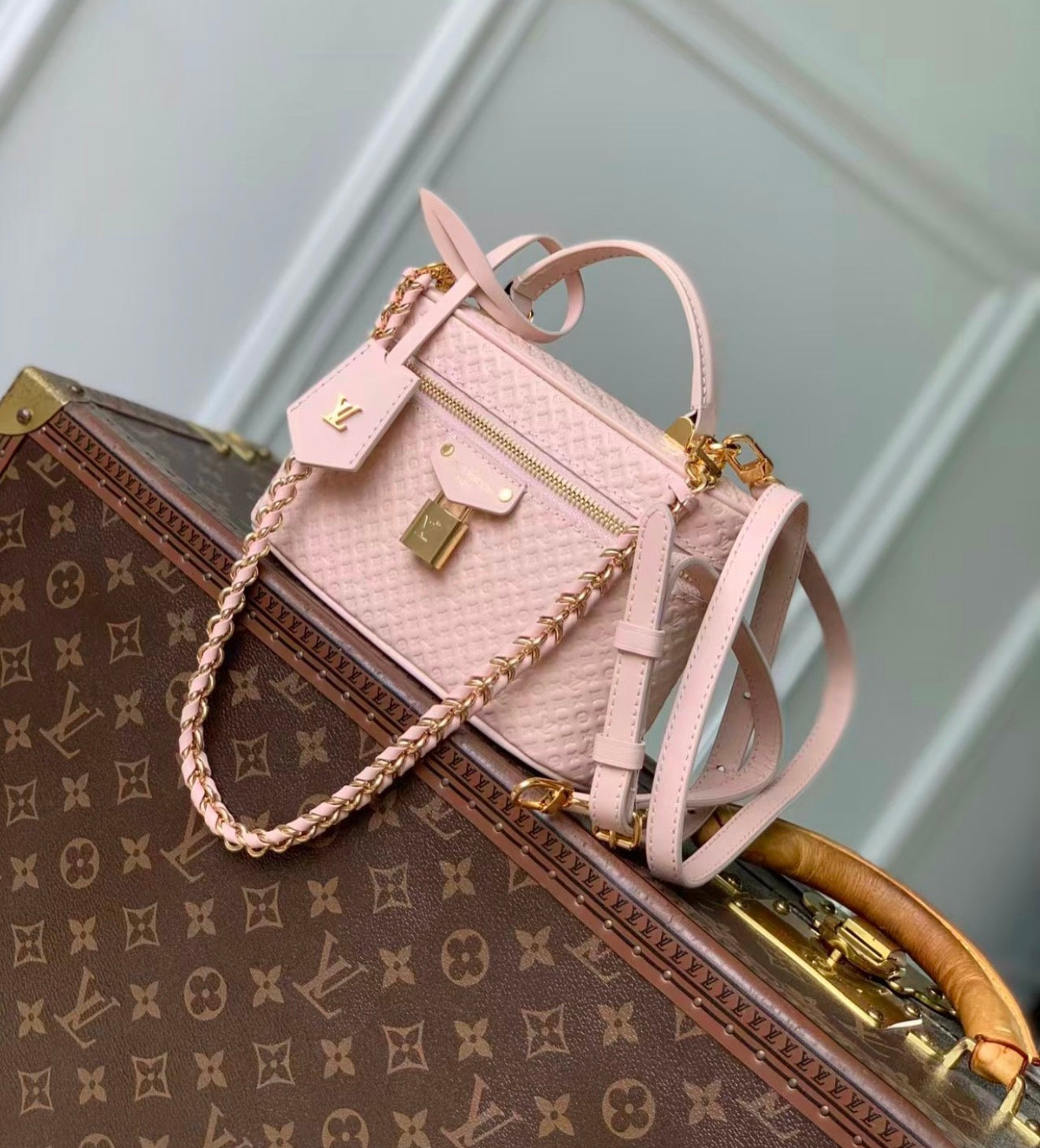 Vanity Chain Pouch