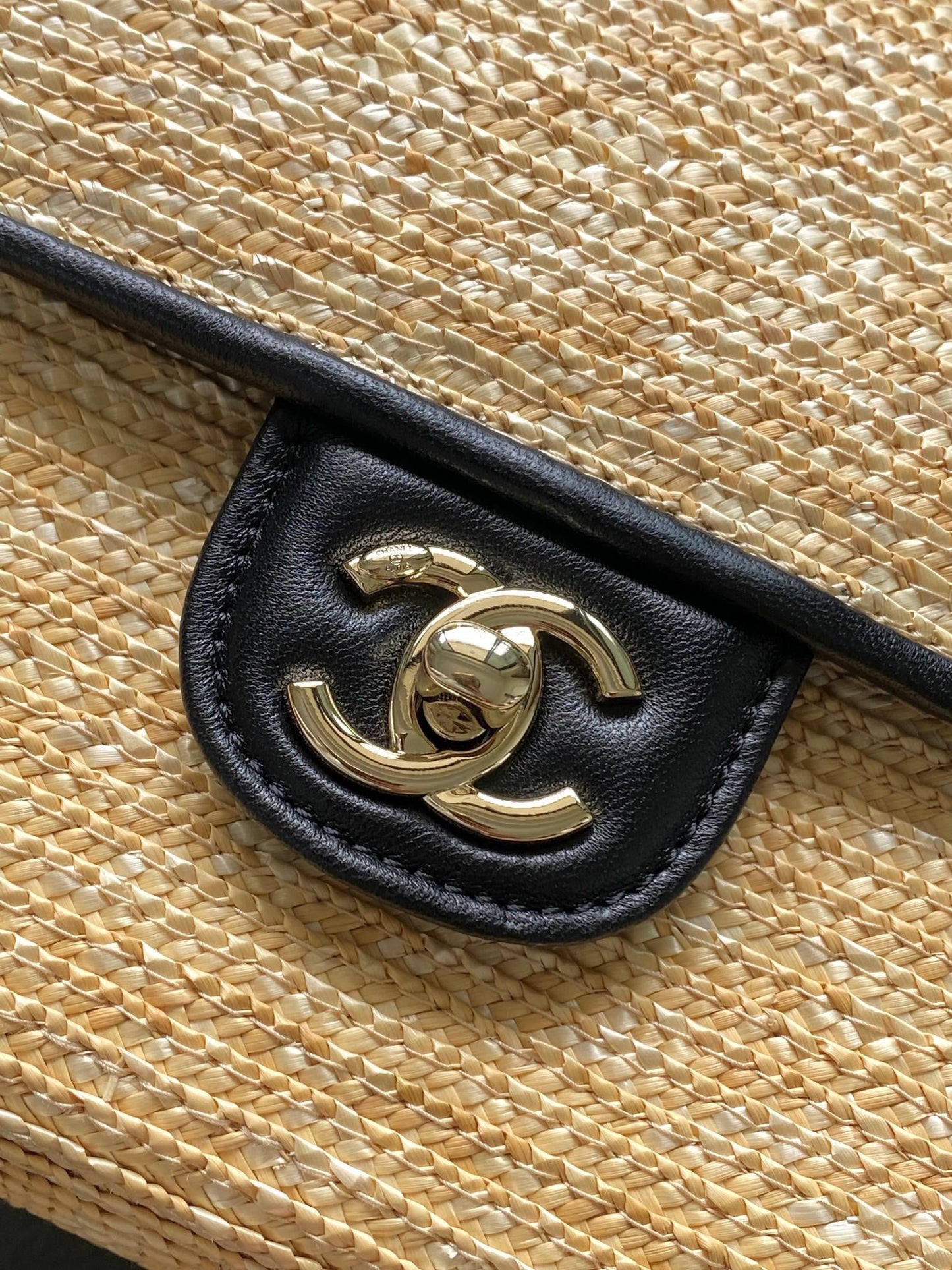 Classic Flap Raffia