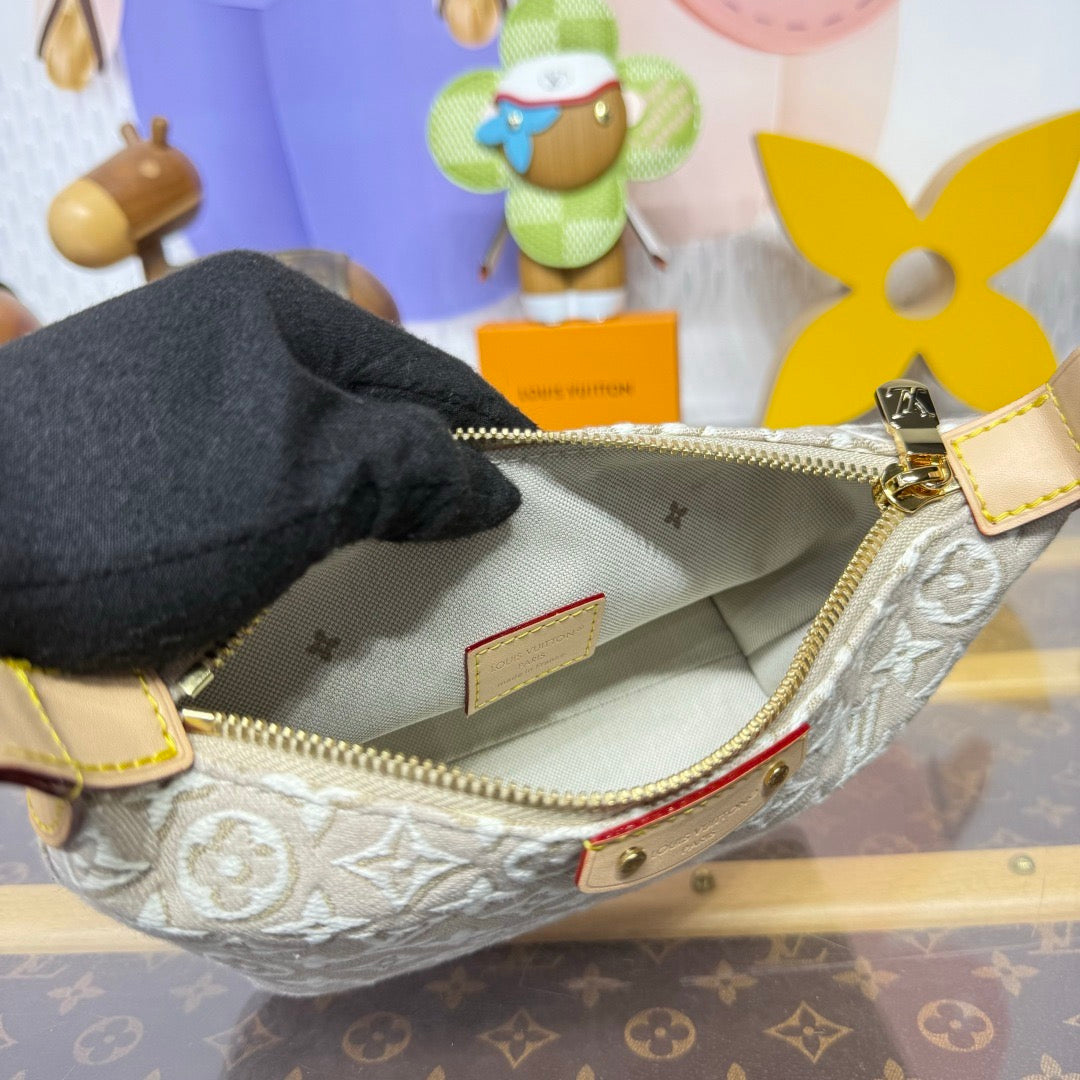 Hills Pochette