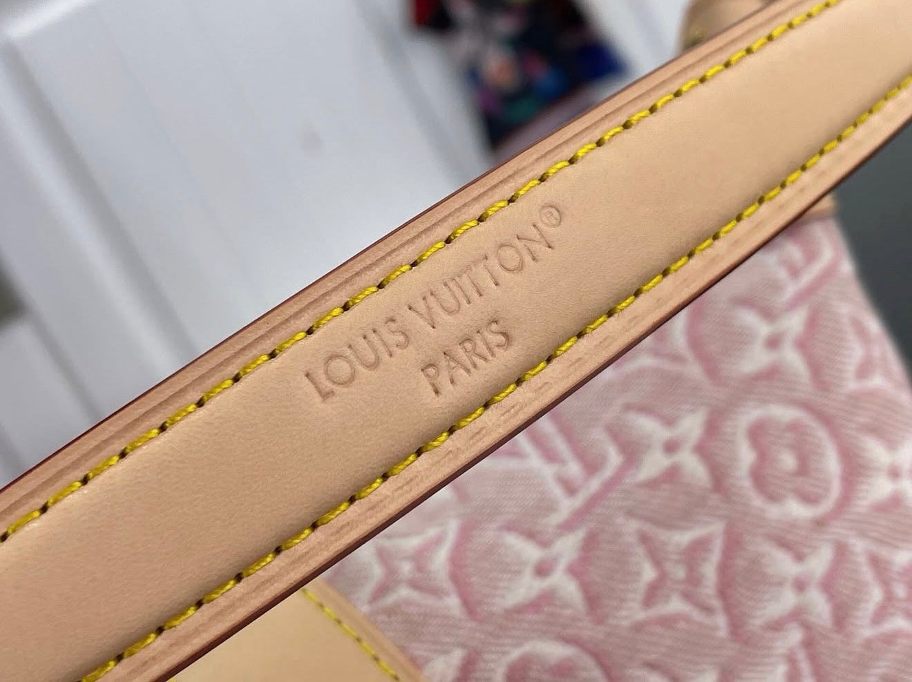 Pochette Mia