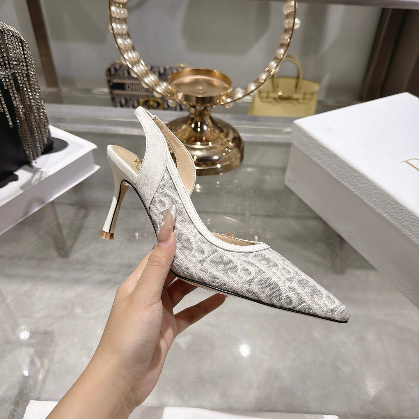 Oblique Pumps
