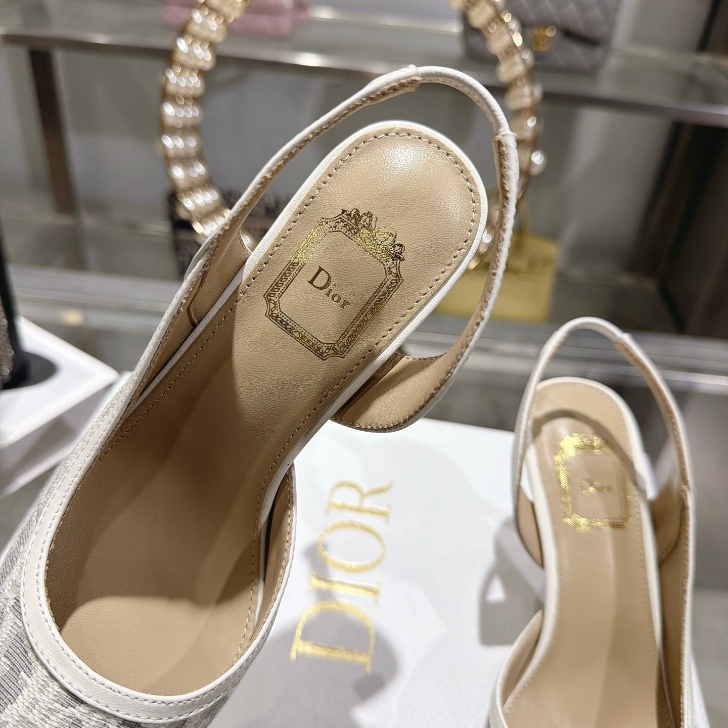 Oblique Pumps