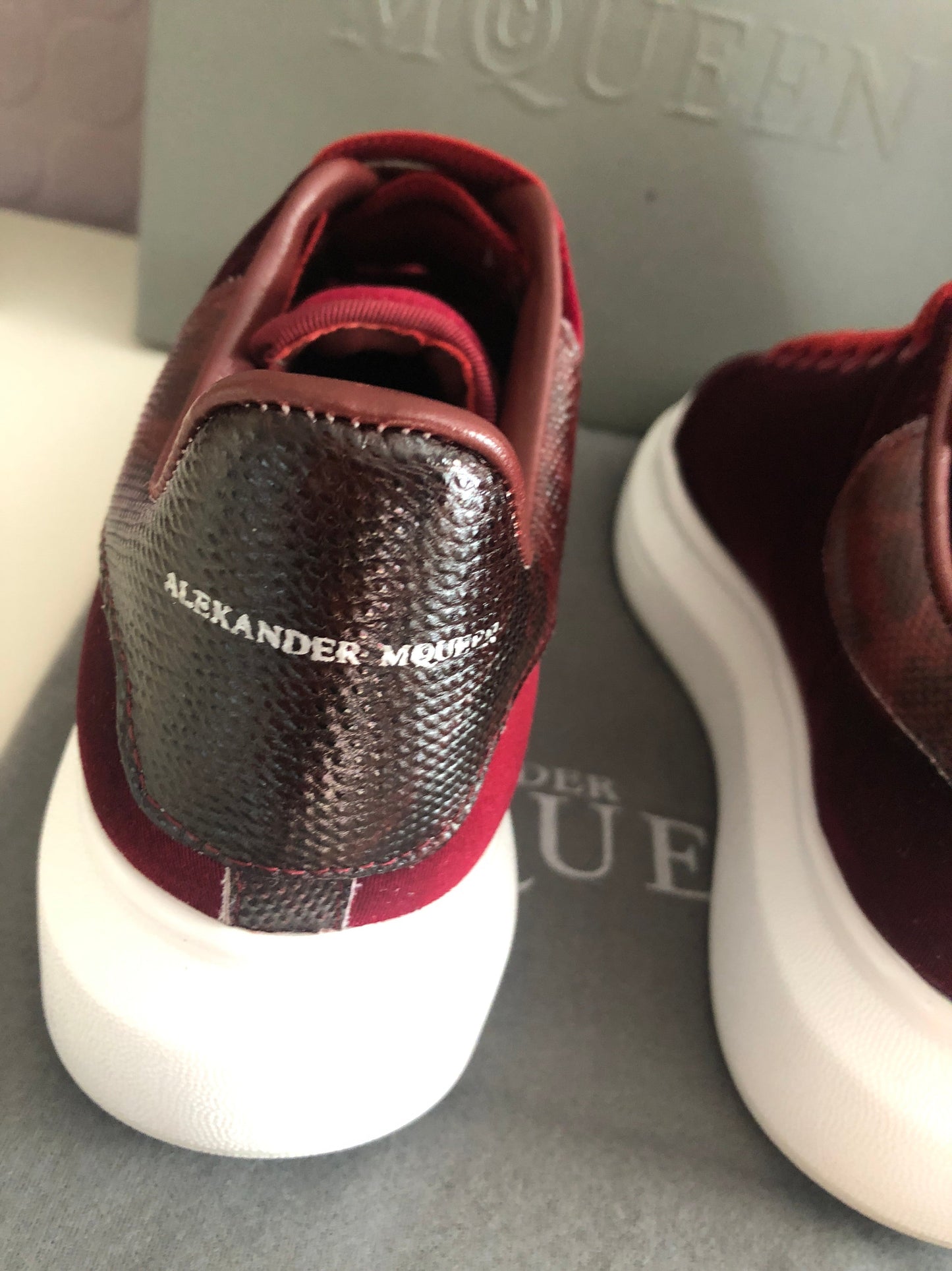 Oversized Sneaker Velvet