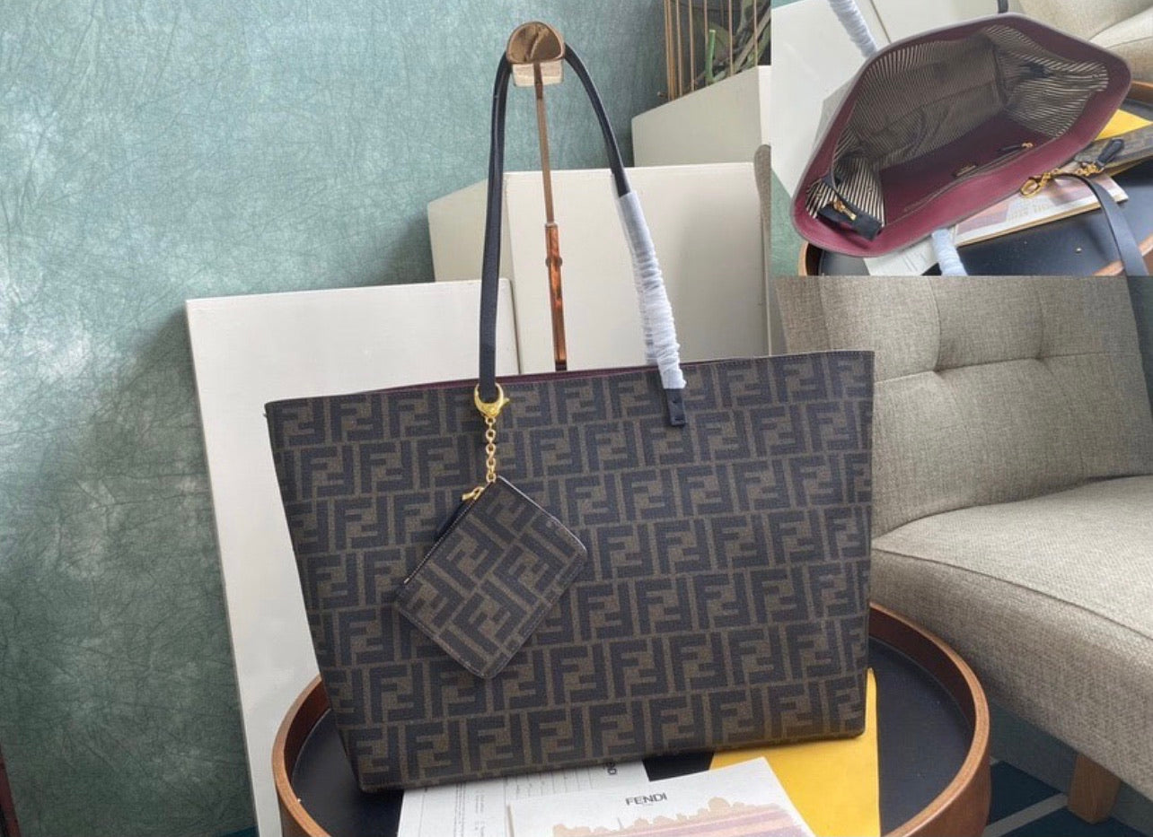 Logo Tote