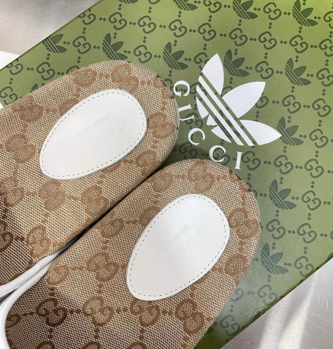 Logo Slides