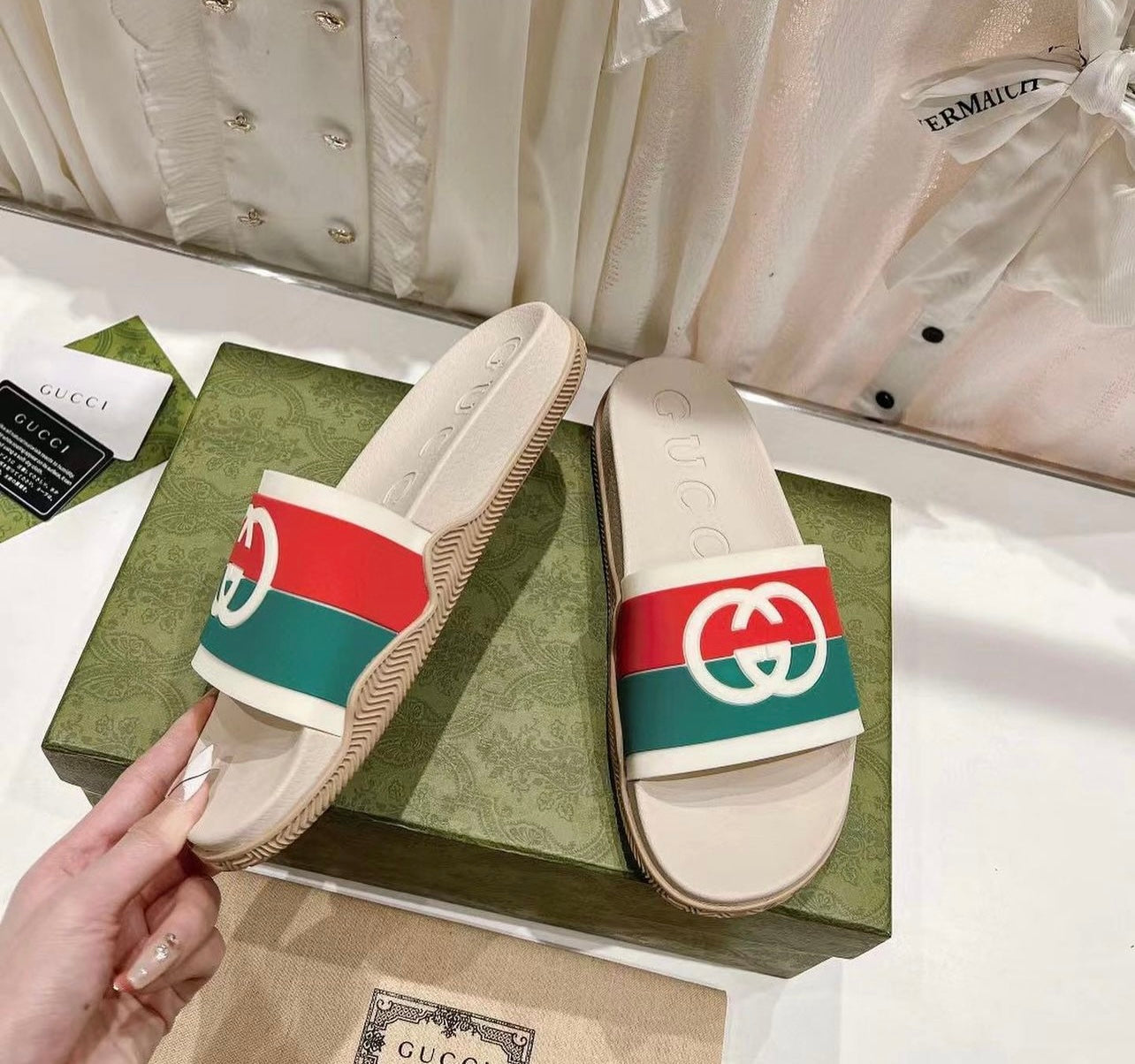 Logo Slides