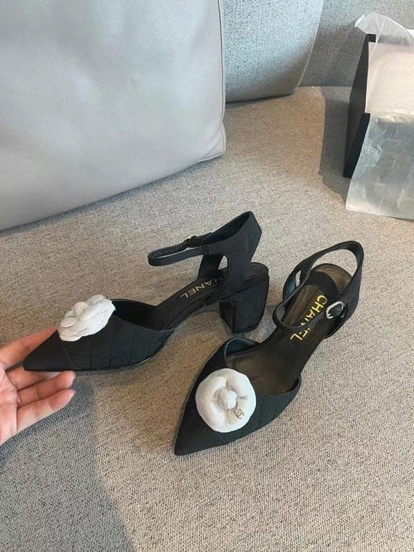 Camellia Pumps