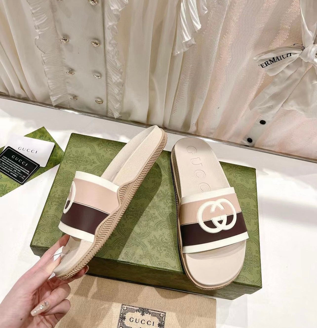Logo Slides