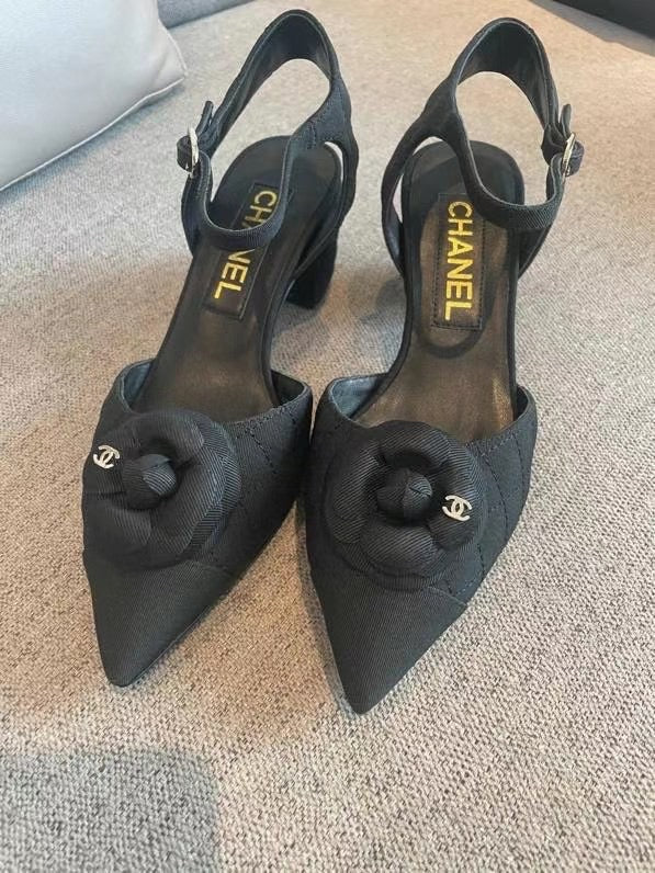 Camellia Pumps